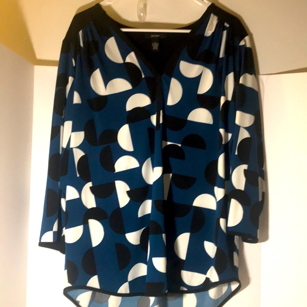 Alfani top size xl 3/4 sleeves v neck black white half circles blue background